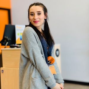 Meet your Posher, Isela